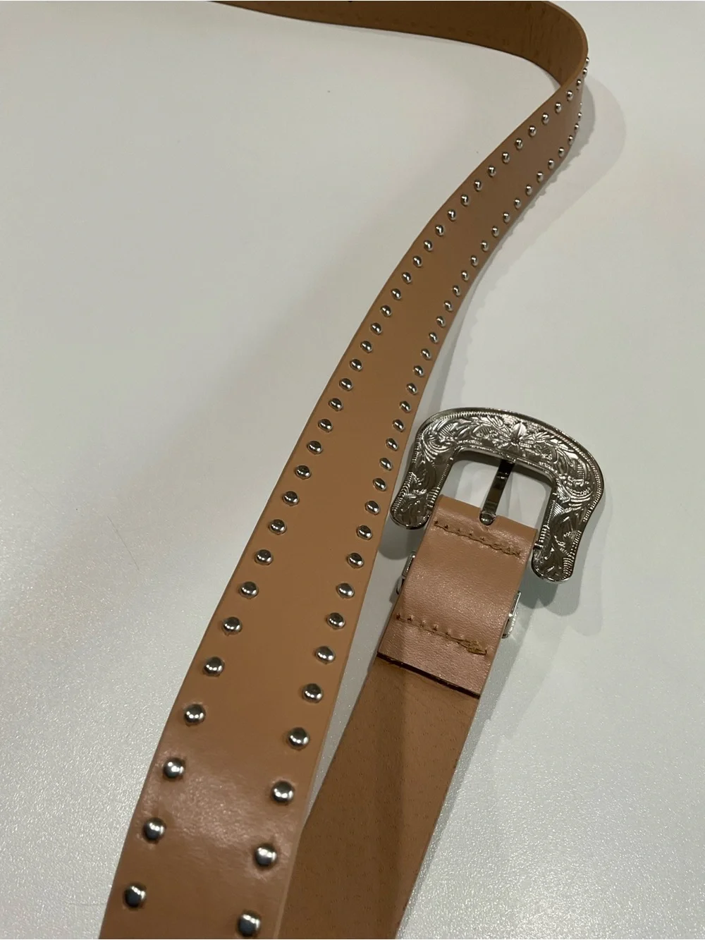 ☀️ NWOT Women’s Silver Studded Leather Belt, 39”/31.5”